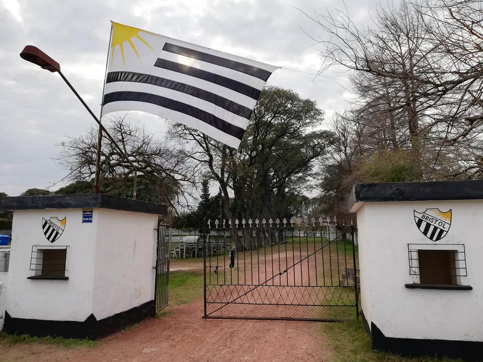 Entrada al Parque Bristol